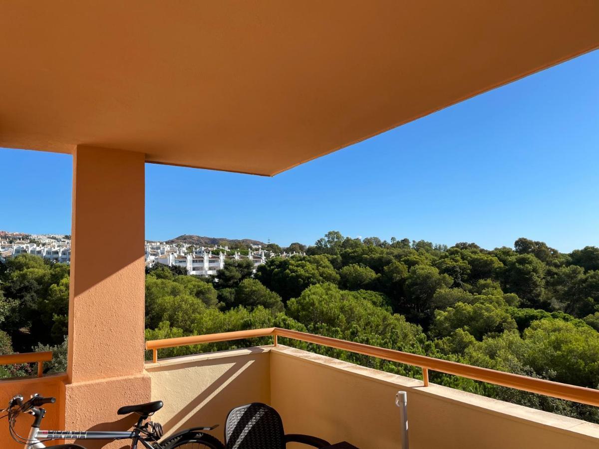 Beautiful Holiday Apartment 2 Bedroom Beach And Pool Malaga Marbella Calahonda Royale Mijas Costa Spain Kültér fotó
