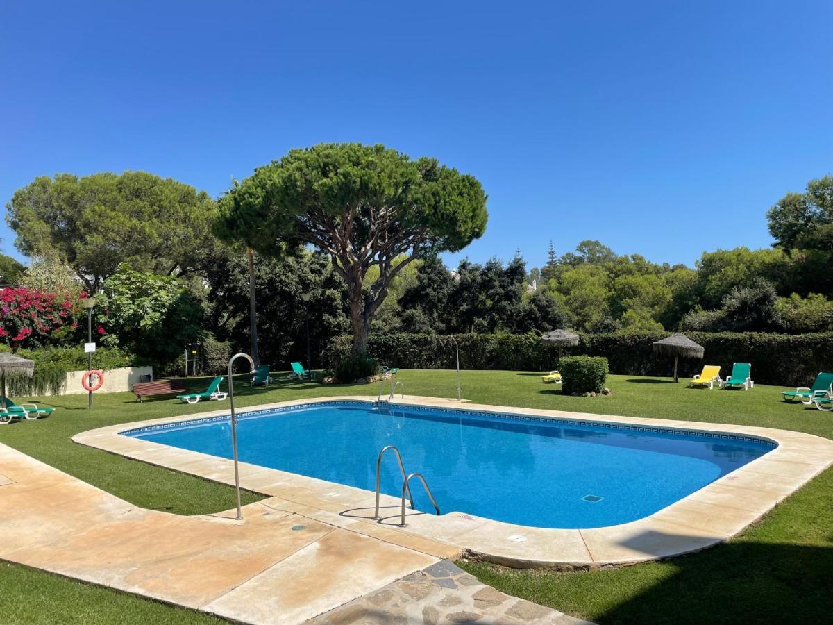 Beautiful Holiday Apartment 2 Bedroom Beach And Pool Malaga Marbella Calahonda Royale Mijas Costa Spain Kültér fotó